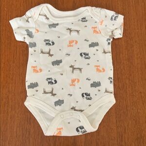 🍓3/$10 Chick Pea Cream and Orange Animal Print Bodysuits 0-3m